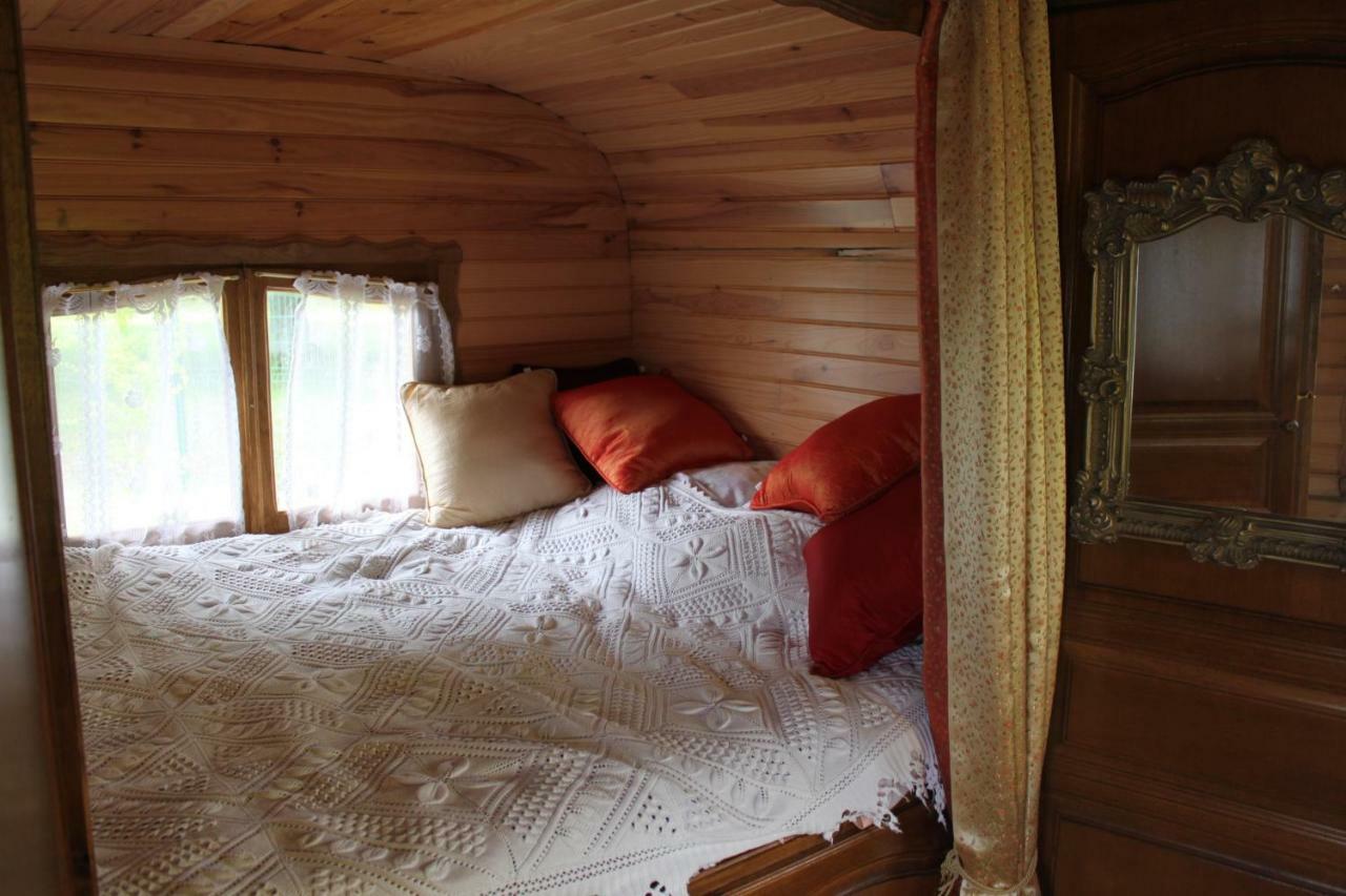 Roulotte Montfee Bed & Breakfast Semezanges Luaran gambar