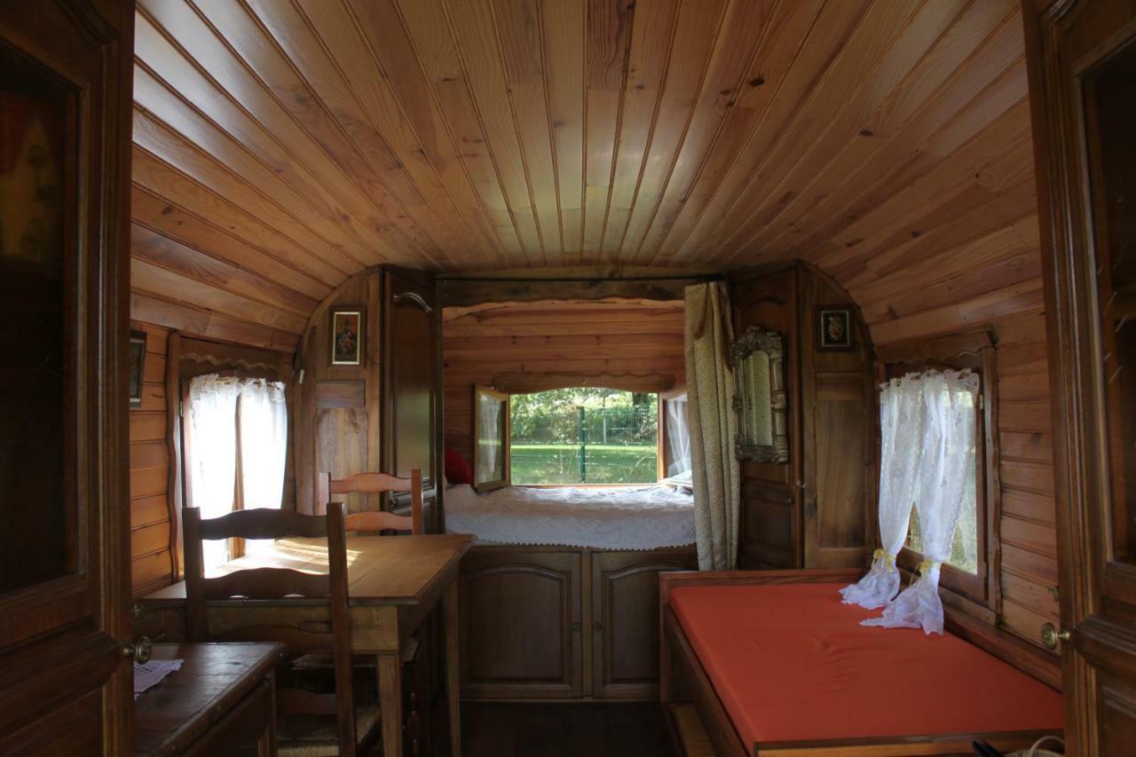 Roulotte Montfee Bed & Breakfast Semezanges Luaran gambar
